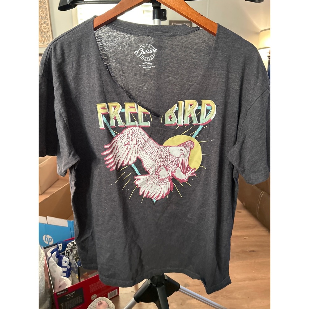 Live Outside the Limits Free Bird Graphic T-Shirt Gray V Neck Med neck cut out